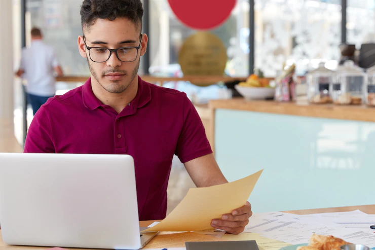 إصدار وثيقة العمل الحر للأسر المنتجة
