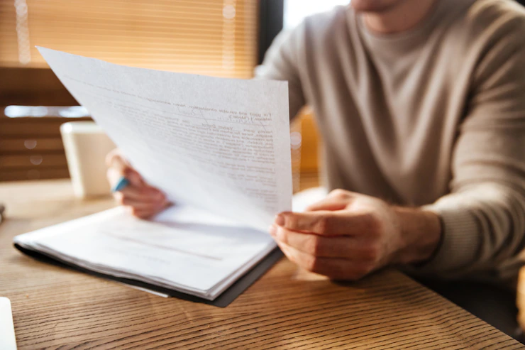 إصدار وثيقة العمل الحر للأسر المنتجة